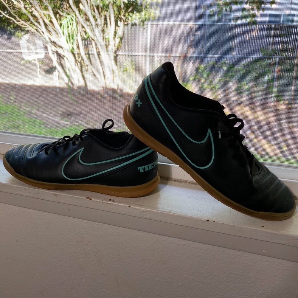 Nike Tiempo Indoors sz 11